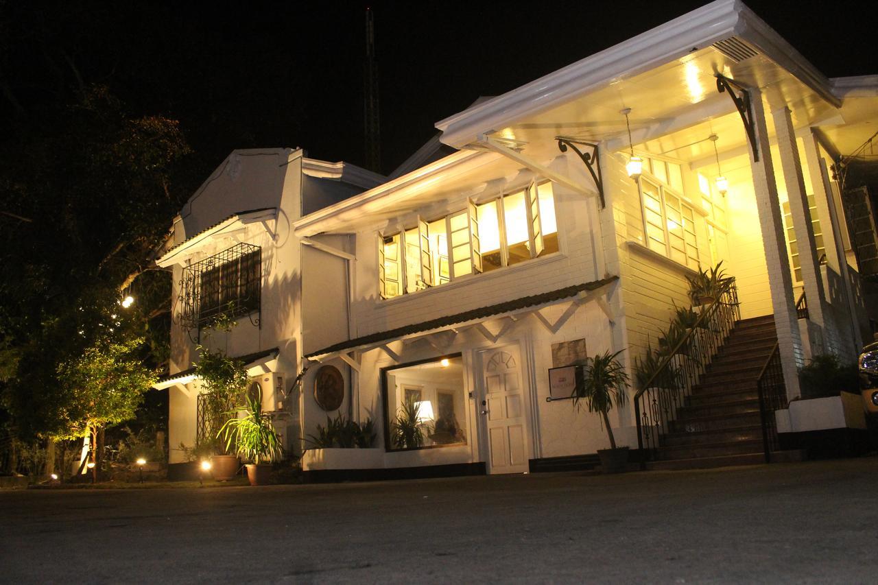The White Bed And Breakfast Bacolod Exterior photo